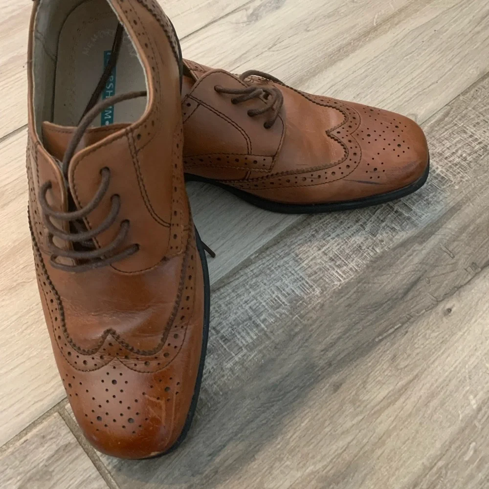 Florsheim size 4 kids shoes
